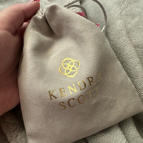 NWT Kendra Scott Ari Heart Delicate Bracelet - Picture 4 of 4